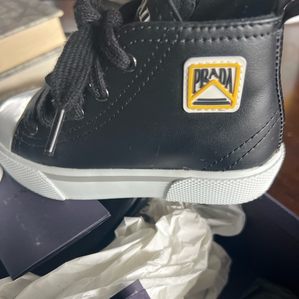 Kids Prada high top shoes size 25 only wore once in excellent condition